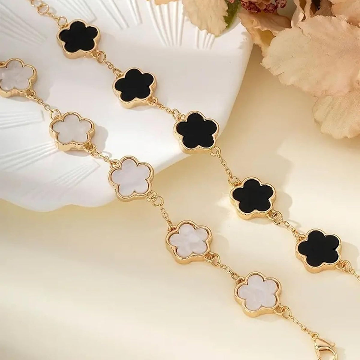 2 PCS Lucky Floral Bracelet Set for Women, Elegant Flower Chain Link Design, Charming and Timeless Jewelry, Great for Everyday Use and Special Events