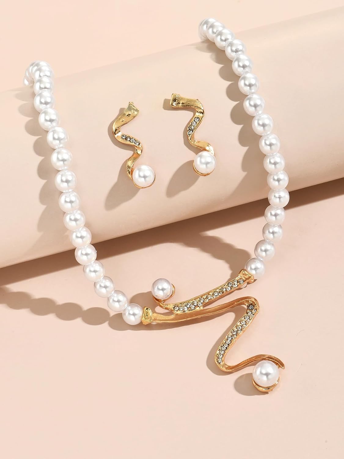 Elegant Pearl Necklace and Earrings Set for Women