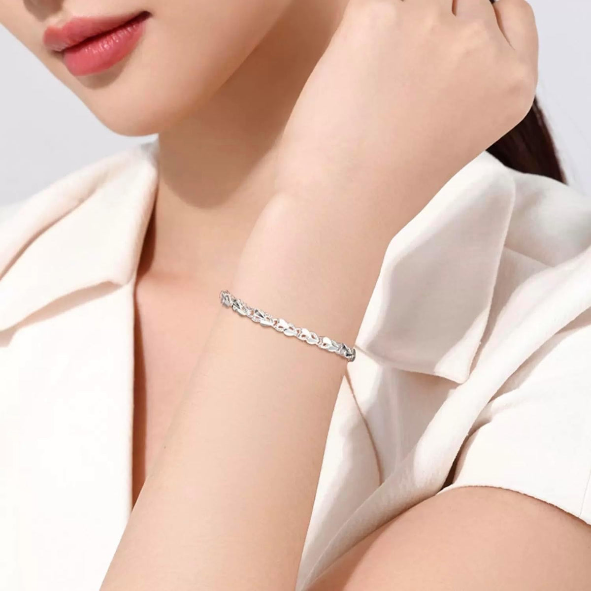 925 Floral Chain Bracelet for Women, Lightweight Adjustable Silvery Jewelry, Suitable for Daily Wear and Party, Gift Option