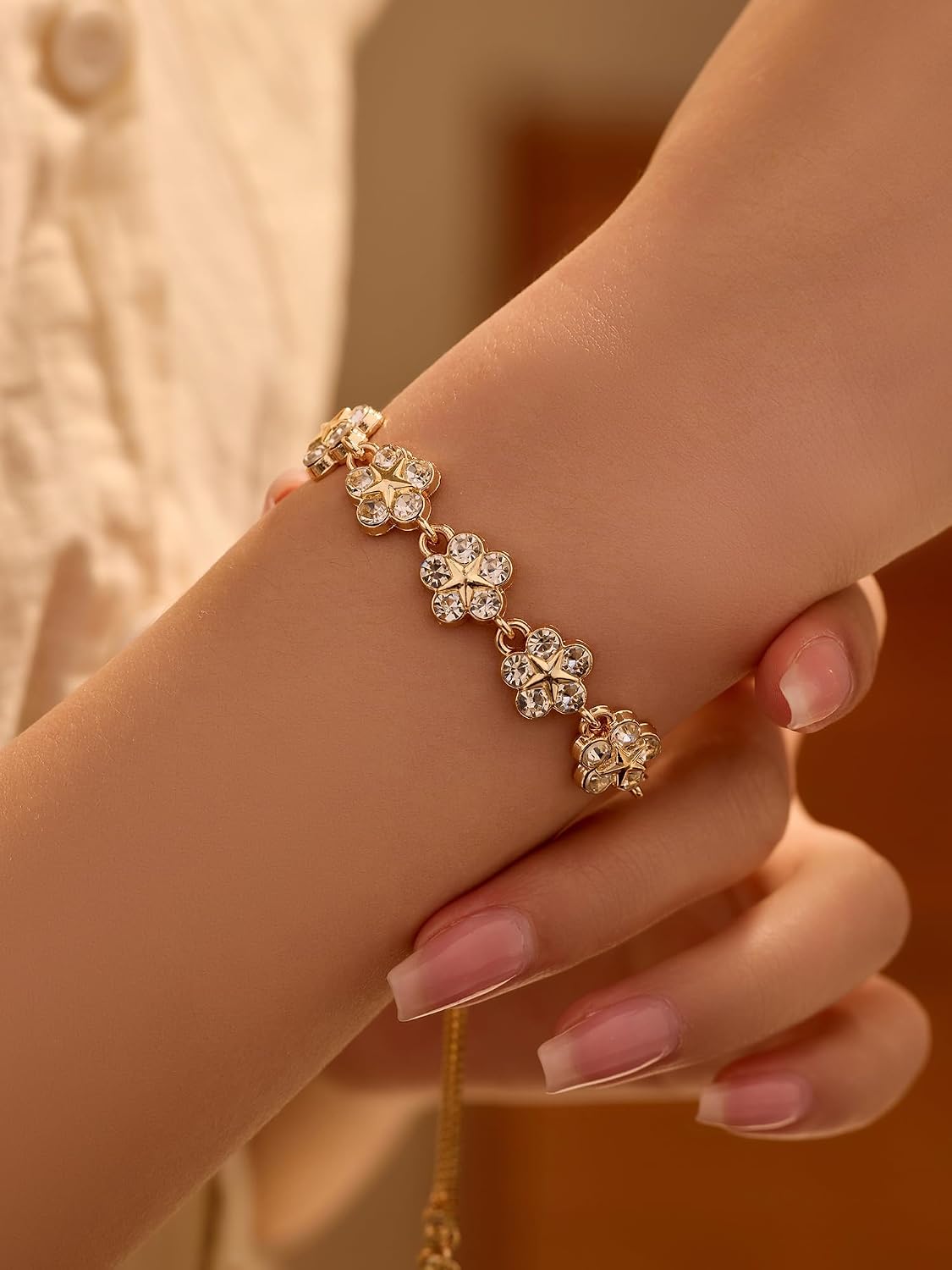 1 PC Gold Adjustable Floral Pearl Chain Bracelet With Sparkling Zirconia Stones