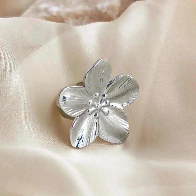LATS 2024 New Flower Ring for Women Simple Temperament Party Fashion Trendy Charm Waterproof Jewelry Gifts Wholesale
