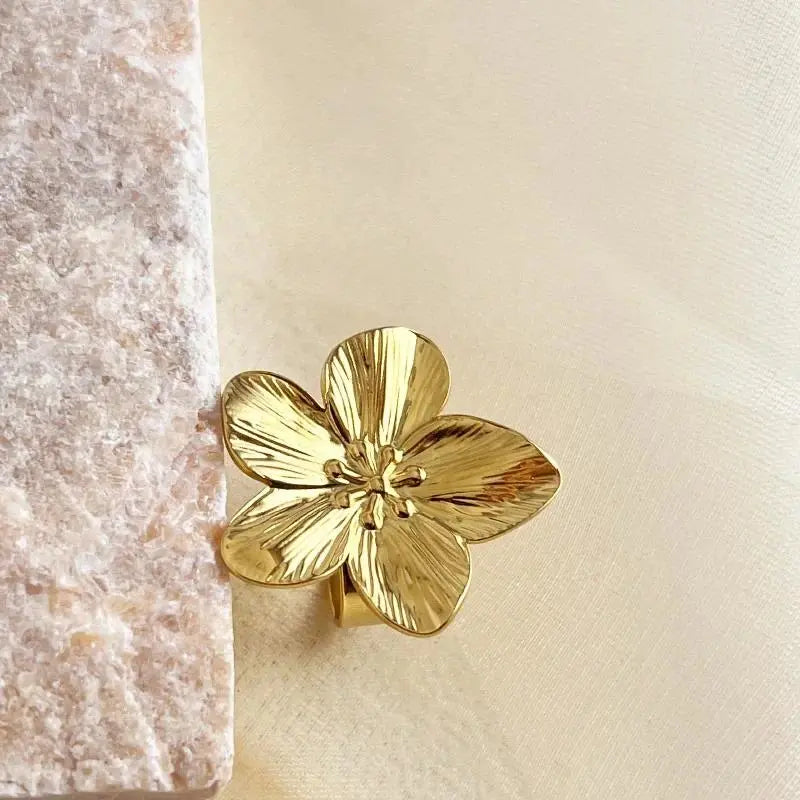 LATS 2024 New Flower Ring for Women Simple Temperament Party Fashion Trendy Charm Waterproof Jewelry Gifts Wholesale