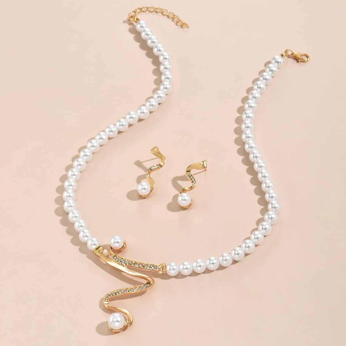 Elegant Pearl Necklace and Earrings Set for Women