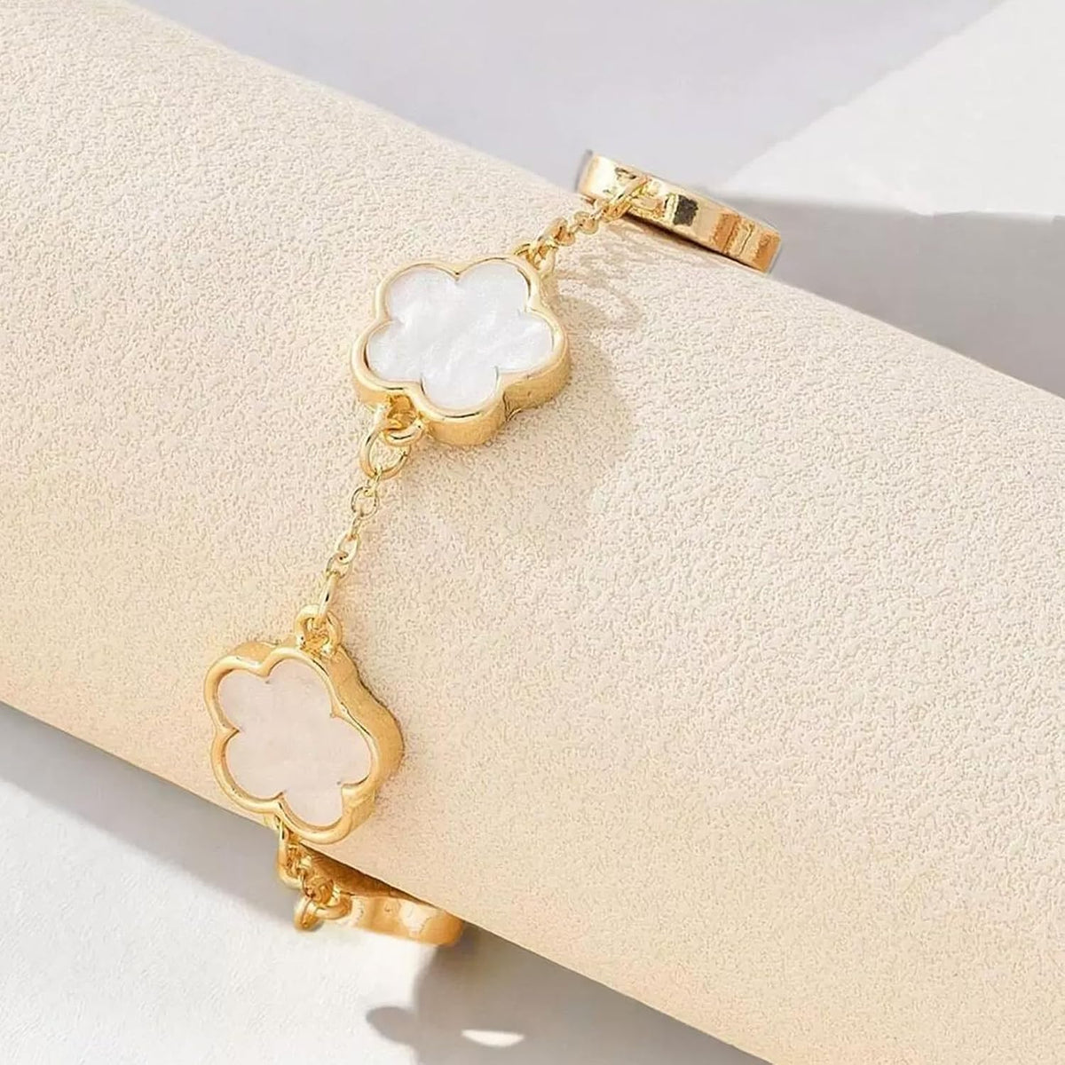 2 PCS Lucky Floral Bracelet Set for Women, Elegant Flower Chain Link Design, Charming and Timeless Jewelry, Great for Everyday Use and Special Events