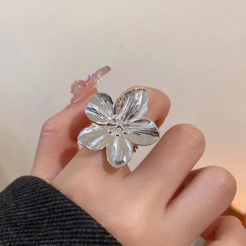 LATS 2024 New Flower Ring for Women Simple Temperament Party Fashion Trendy Charm Waterproof Jewelry Gifts Wholesale
